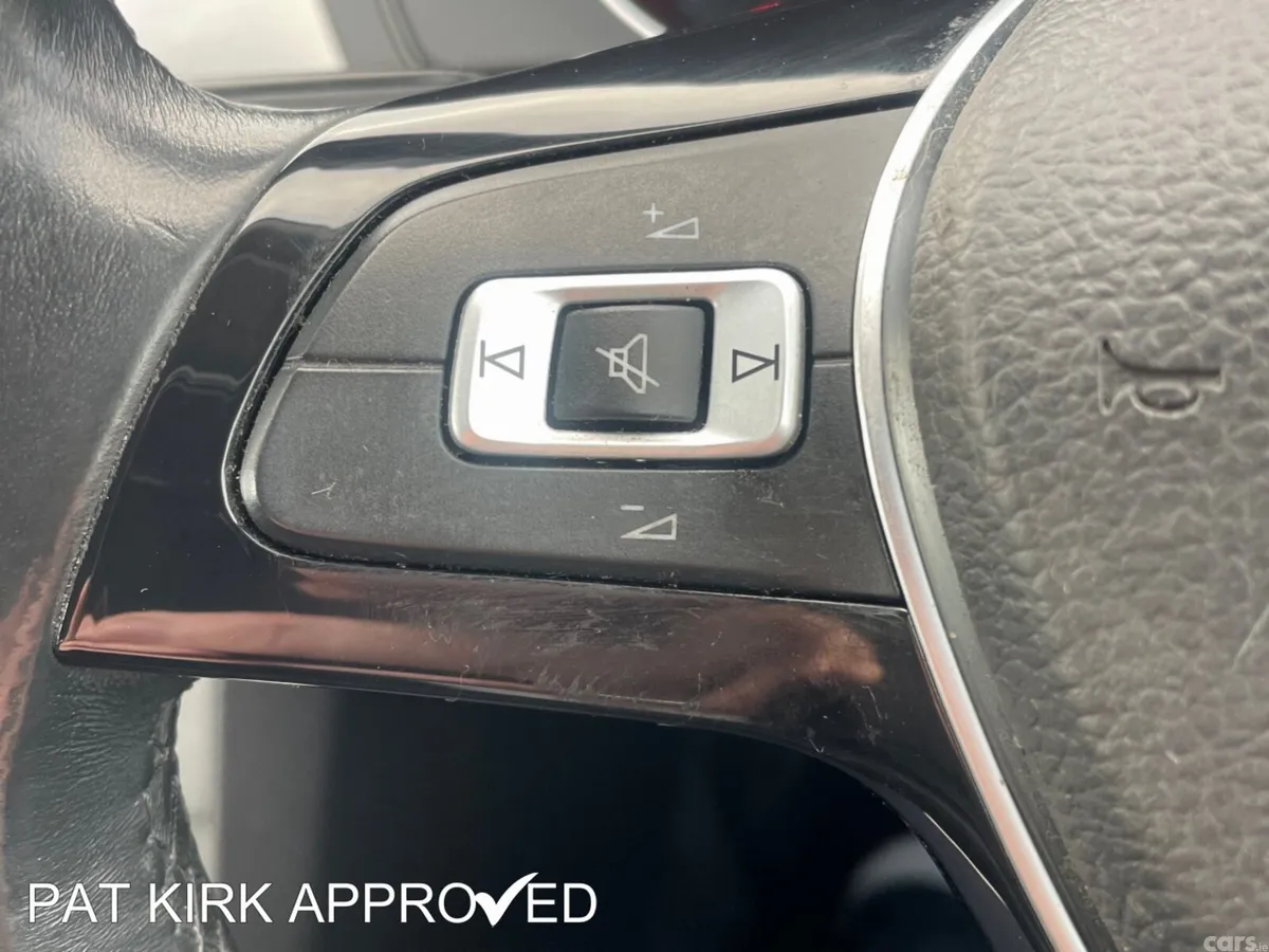 Volkswagen Passat Saloon, Diesel, 2015, Silver