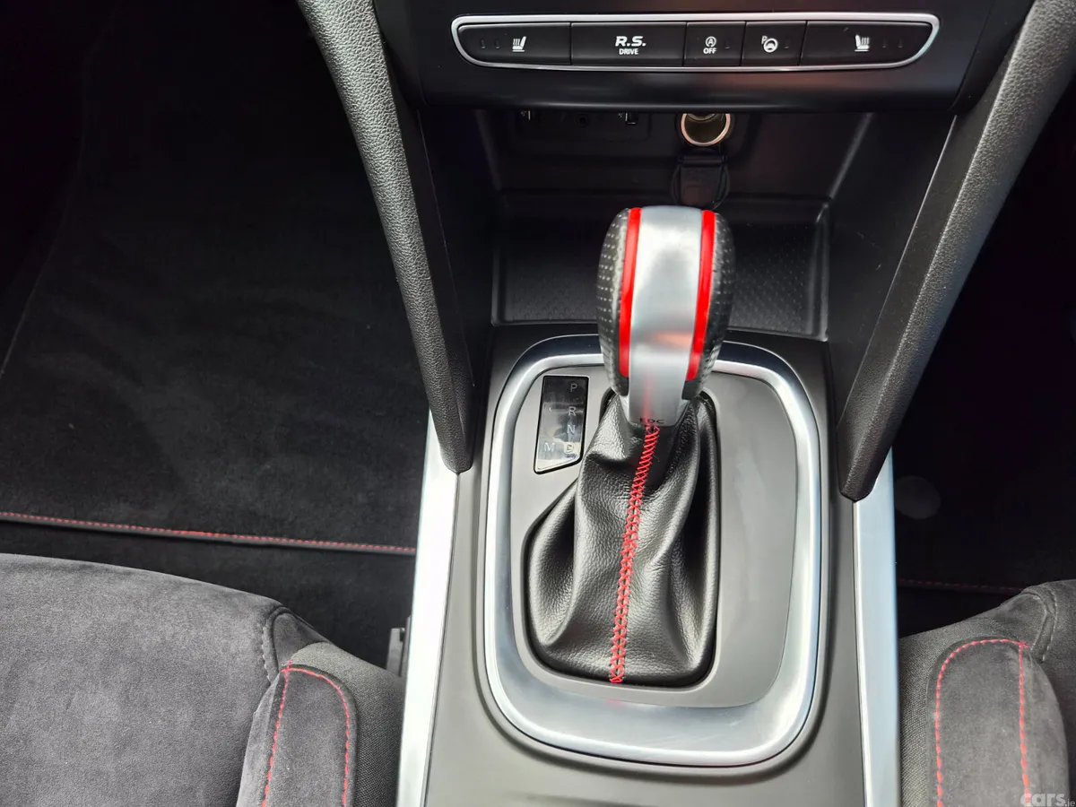 Renault Megane Hatchback, Petrol, 2019, Orange