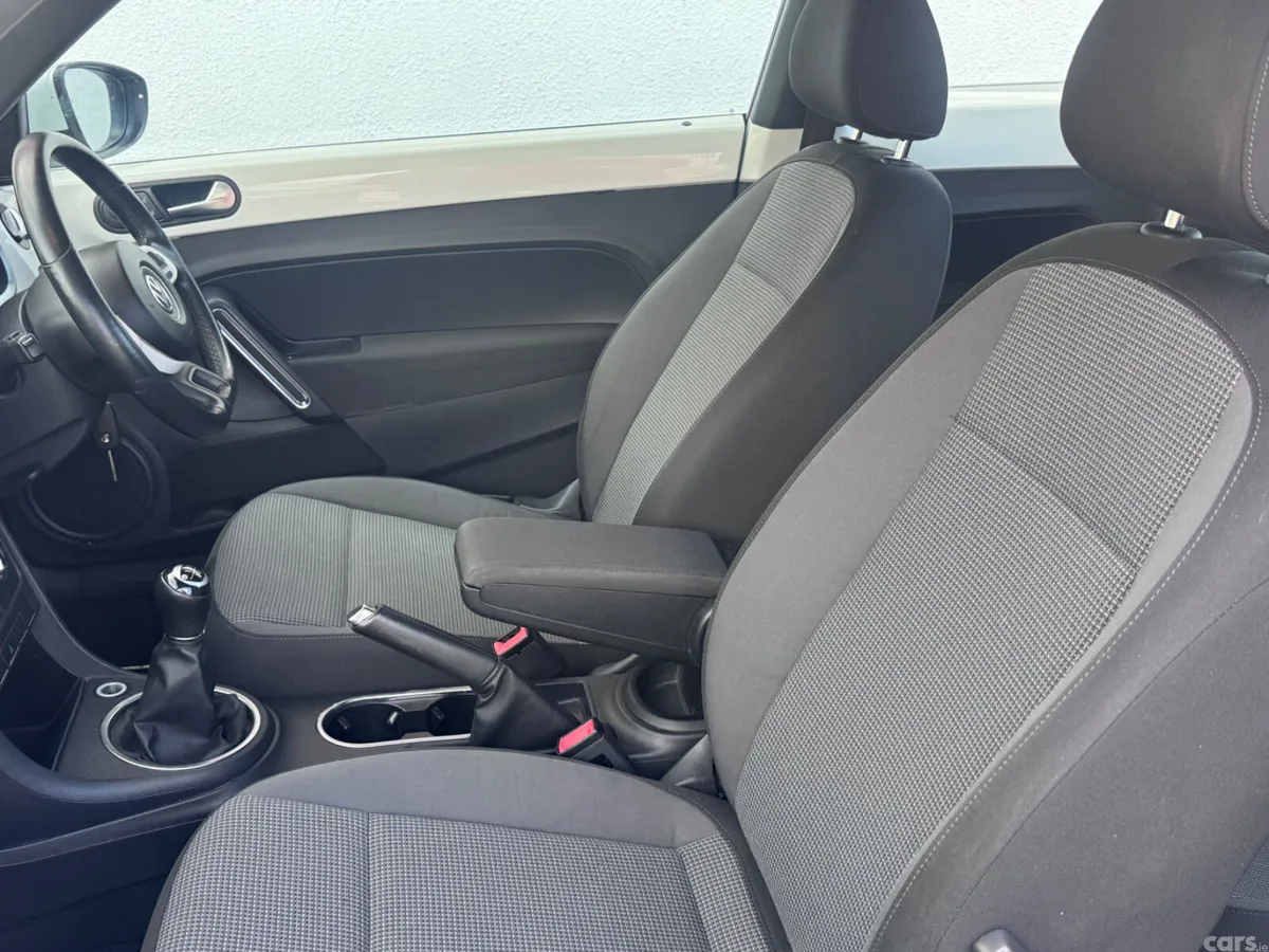 Volkswagen Beetle Hatchback, Diesel, 2013, White