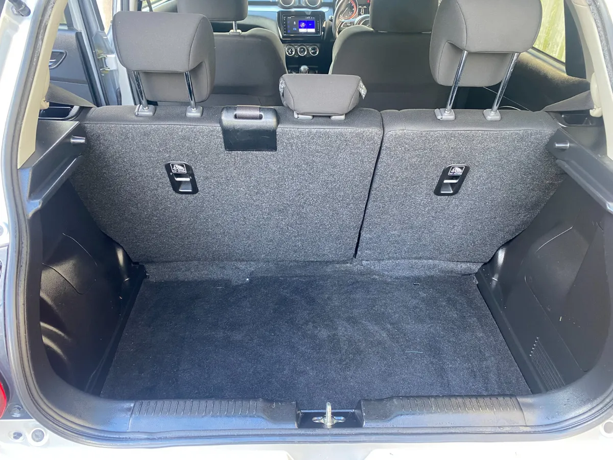 Suzuki Swift Hatchback, Petrol, 2019, Silver