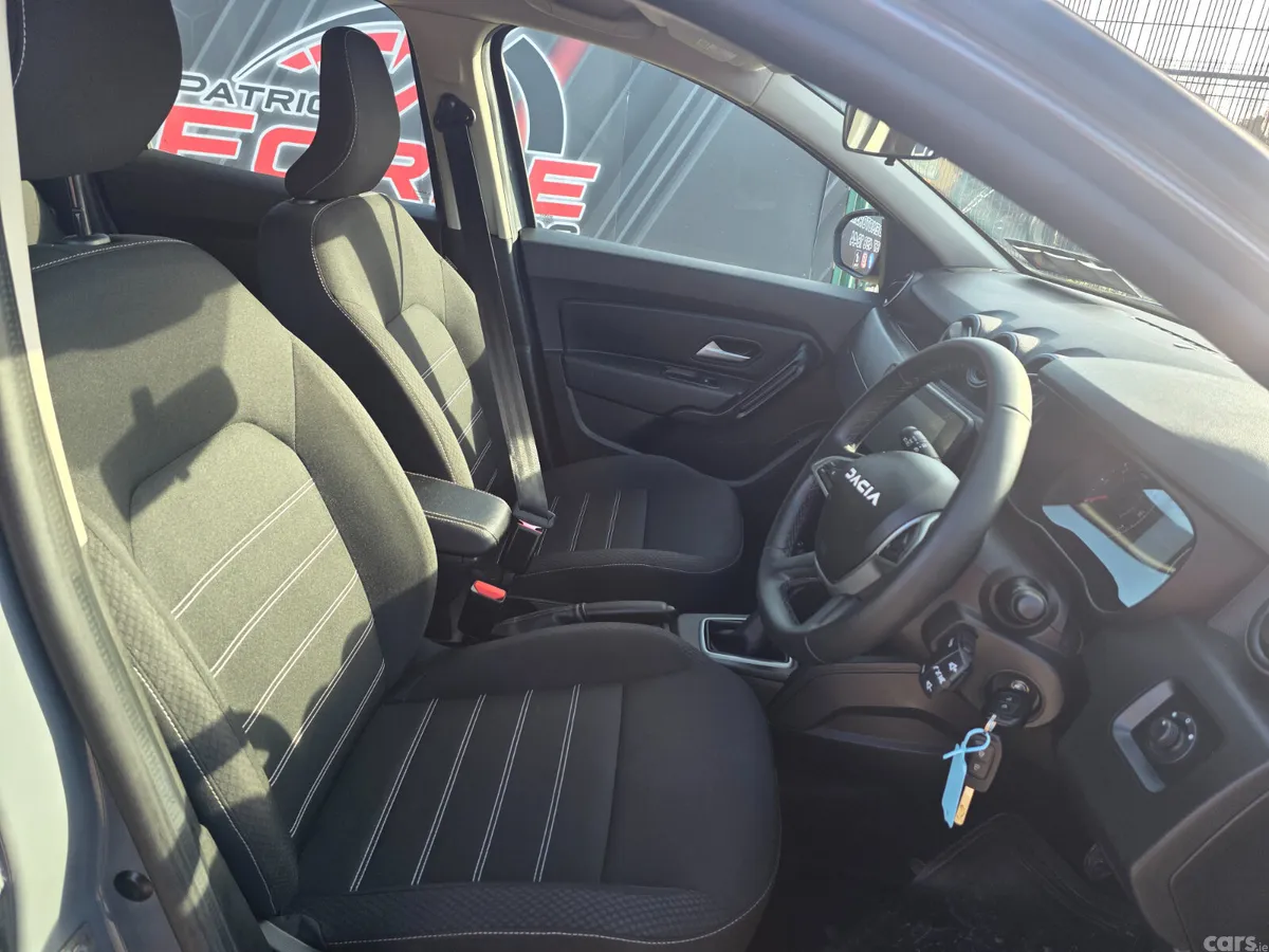 Dacia Duster SUV, Petrol, 2023, Grey