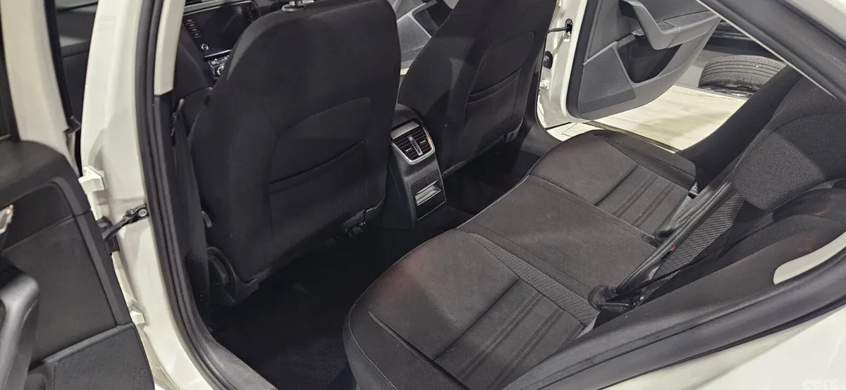 Skoda Octavia Hatchback, Diesel, 2018, White