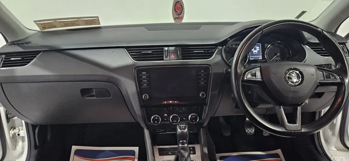 Skoda Octavia Hatchback, Diesel, 2018, White