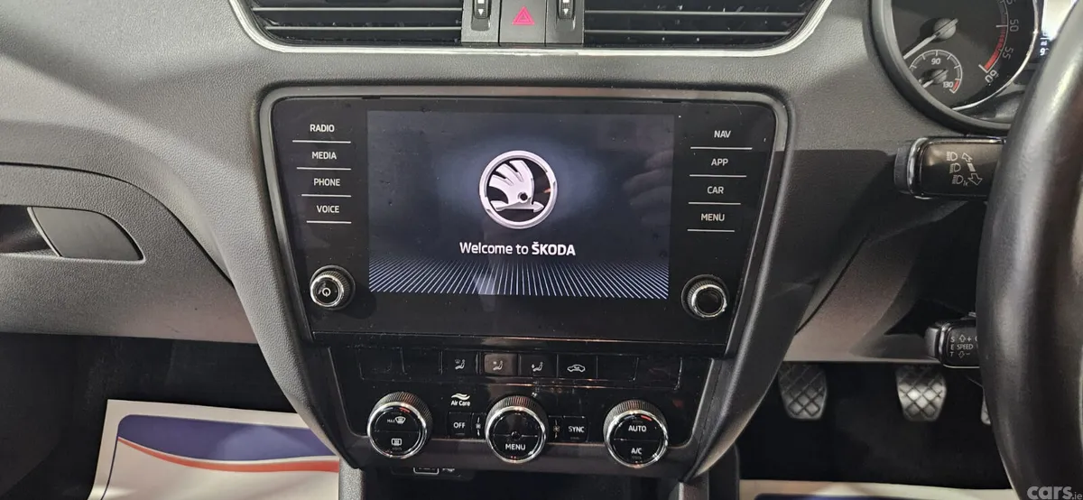 Skoda Octavia Hatchback, Diesel, 2018, White