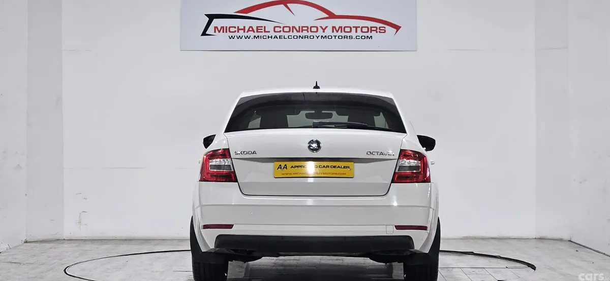 Skoda Octavia Hatchback, Diesel, 2018, White