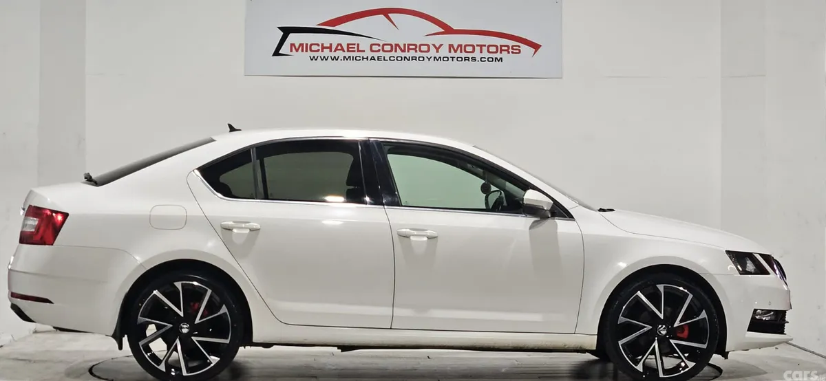 Skoda Octavia Hatchback, Diesel, 2018, White