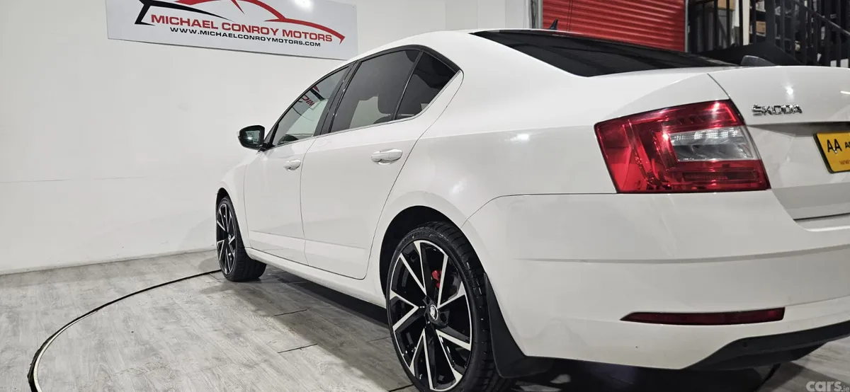 Skoda Octavia Hatchback, Diesel, 2018, White