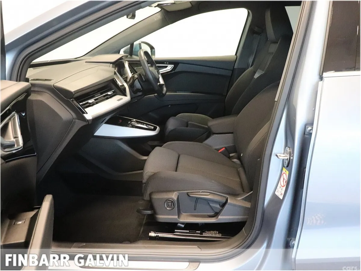 Audi Q4 e-tron Estate/Jeep, Electric, 2023, Blue