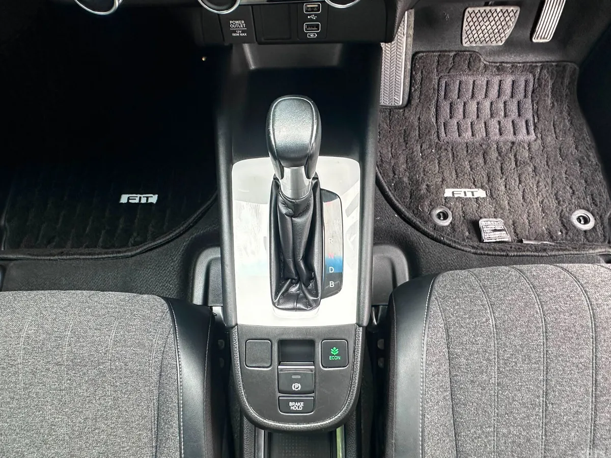Honda Fit Hatchback, Petrol Hybrid, 2021, White