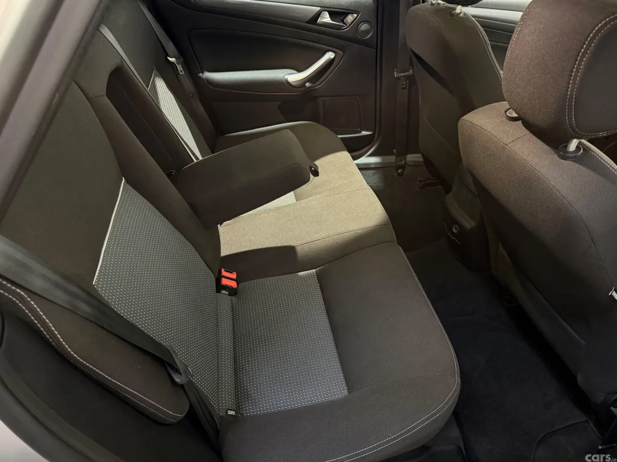 Ford Mondeo Hatchback, Diesel, 2012, Silver