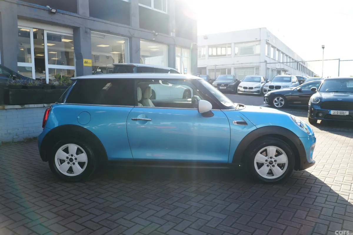 Mini Cooper Hatchback, Diesel, 2019, Grey