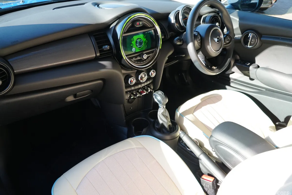 Mini Cooper Hatchback, Diesel, 2019, Grey