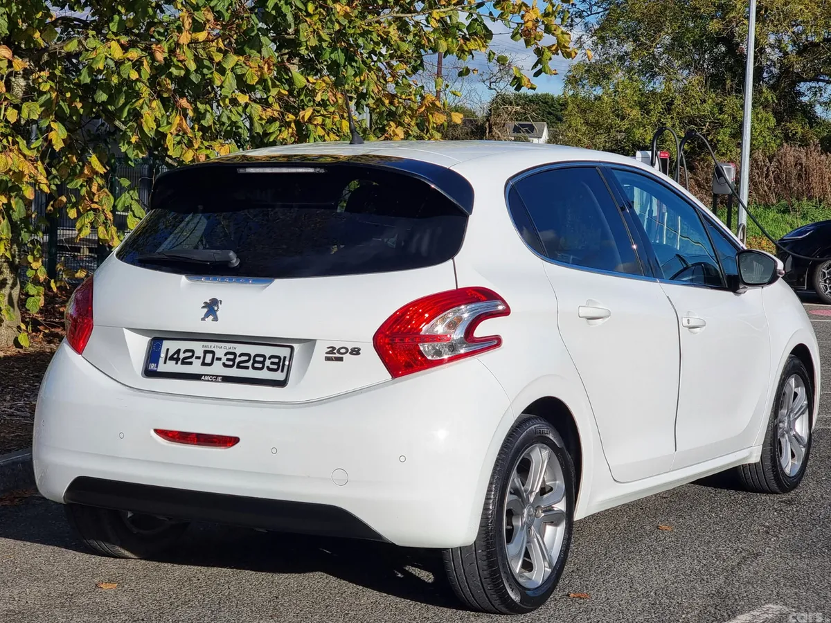 Peugeot 208 Hatchback, Petrol, 2014, White