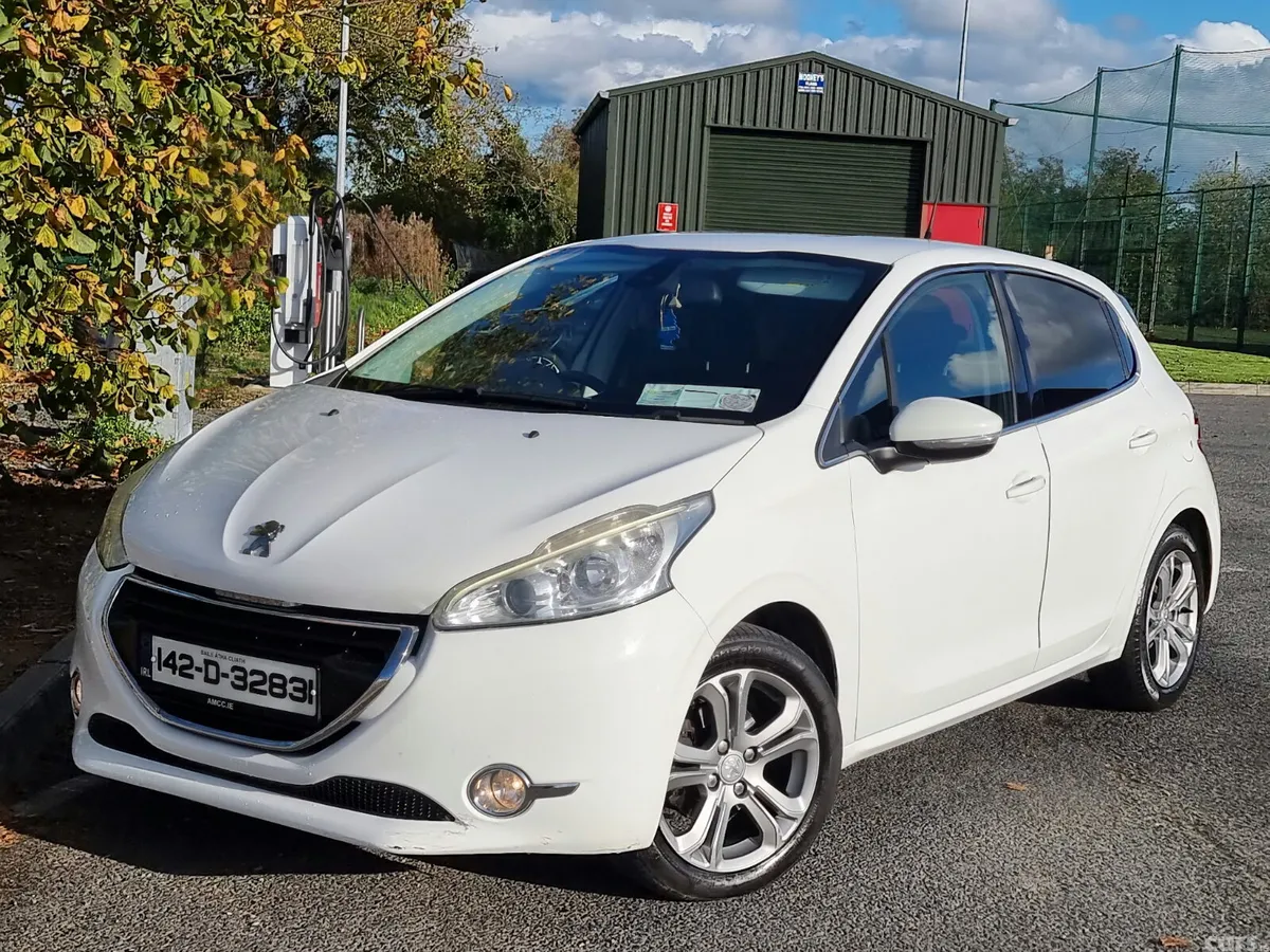 Peugeot 208 Hatchback, Petrol, 2014, White