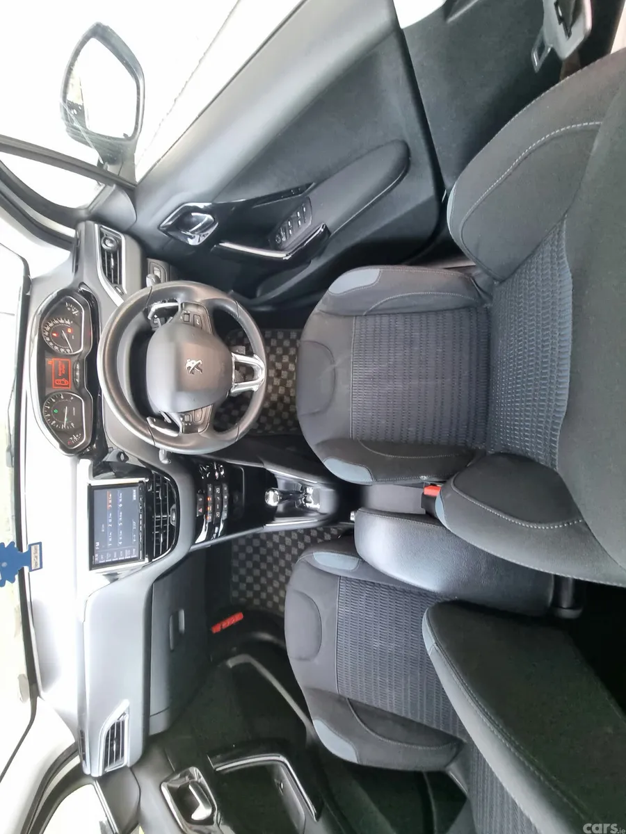 Peugeot 208 Hatchback, Petrol, 2014, White