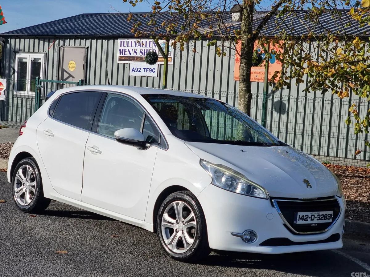 Peugeot 208 Hatchback, Petrol, 2014, White