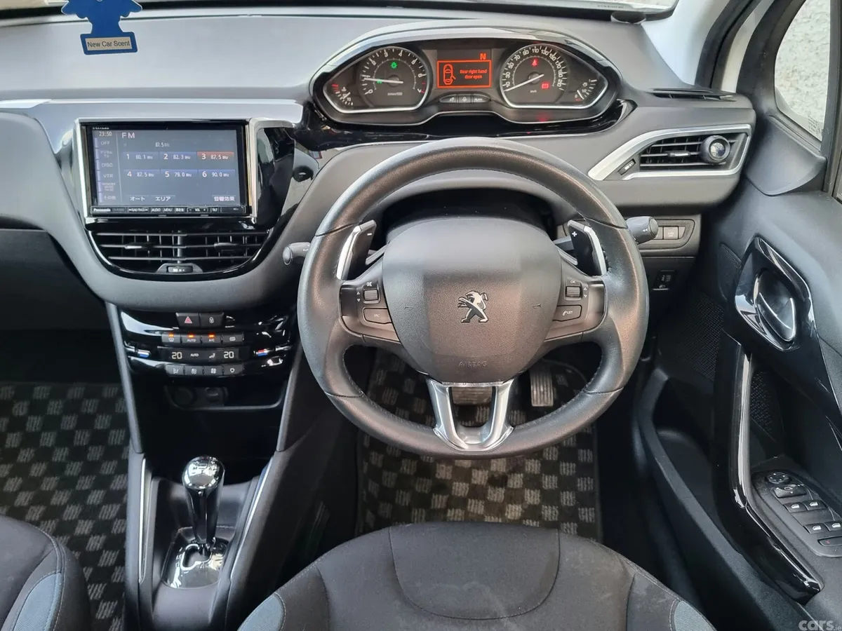 Peugeot 208 Hatchback, Petrol, 2014, White