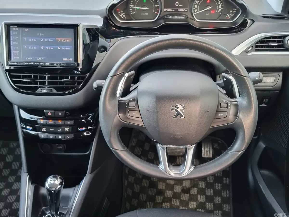 Peugeot 208 Hatchback, Petrol, 2014, White