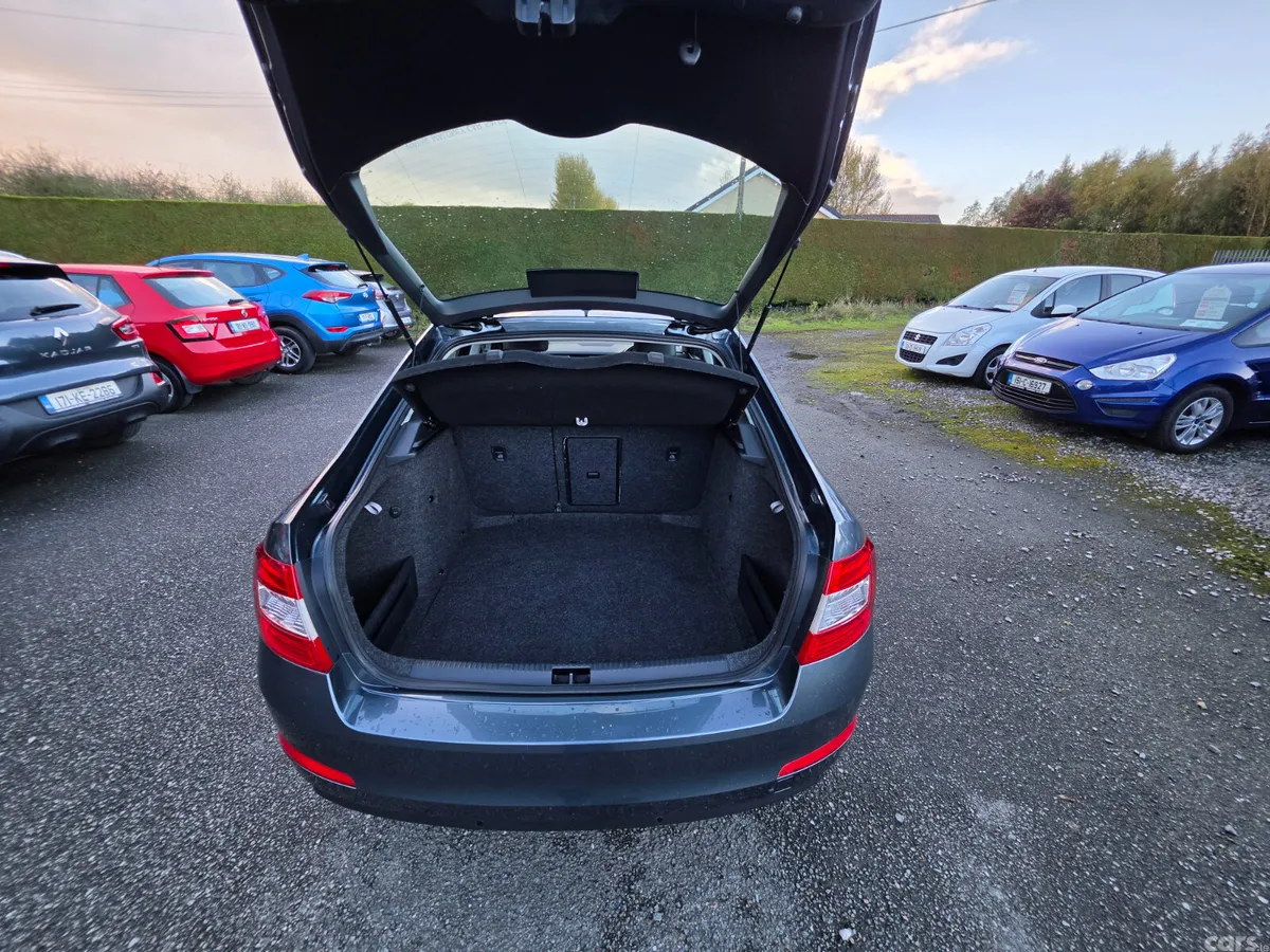 Skoda Octavia Hatchback, Petrol, 2015, Grey