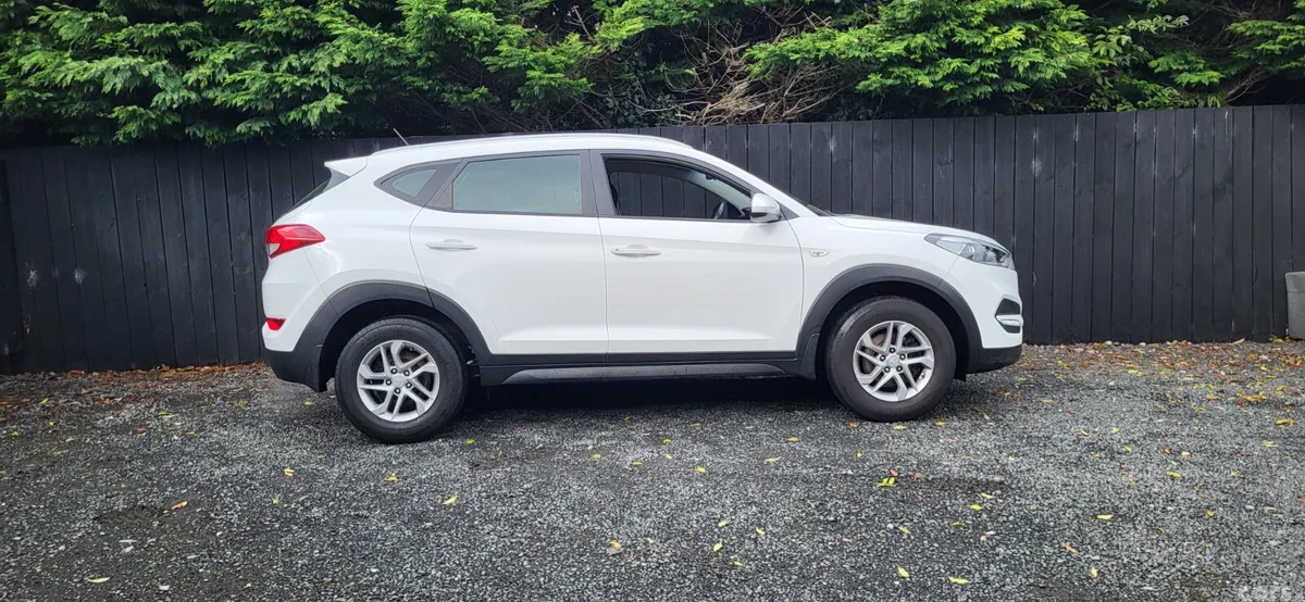 Hyundai Tucson SUV, Petrol, 2016, White