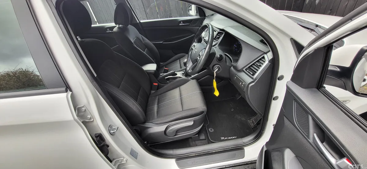 Hyundai Tucson SUV, Petrol, 2016, White