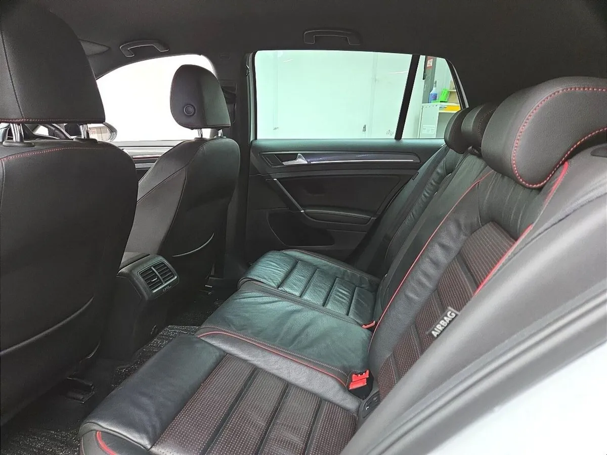 Volkswagen Golf Hatchback, Petrol, 2018, White