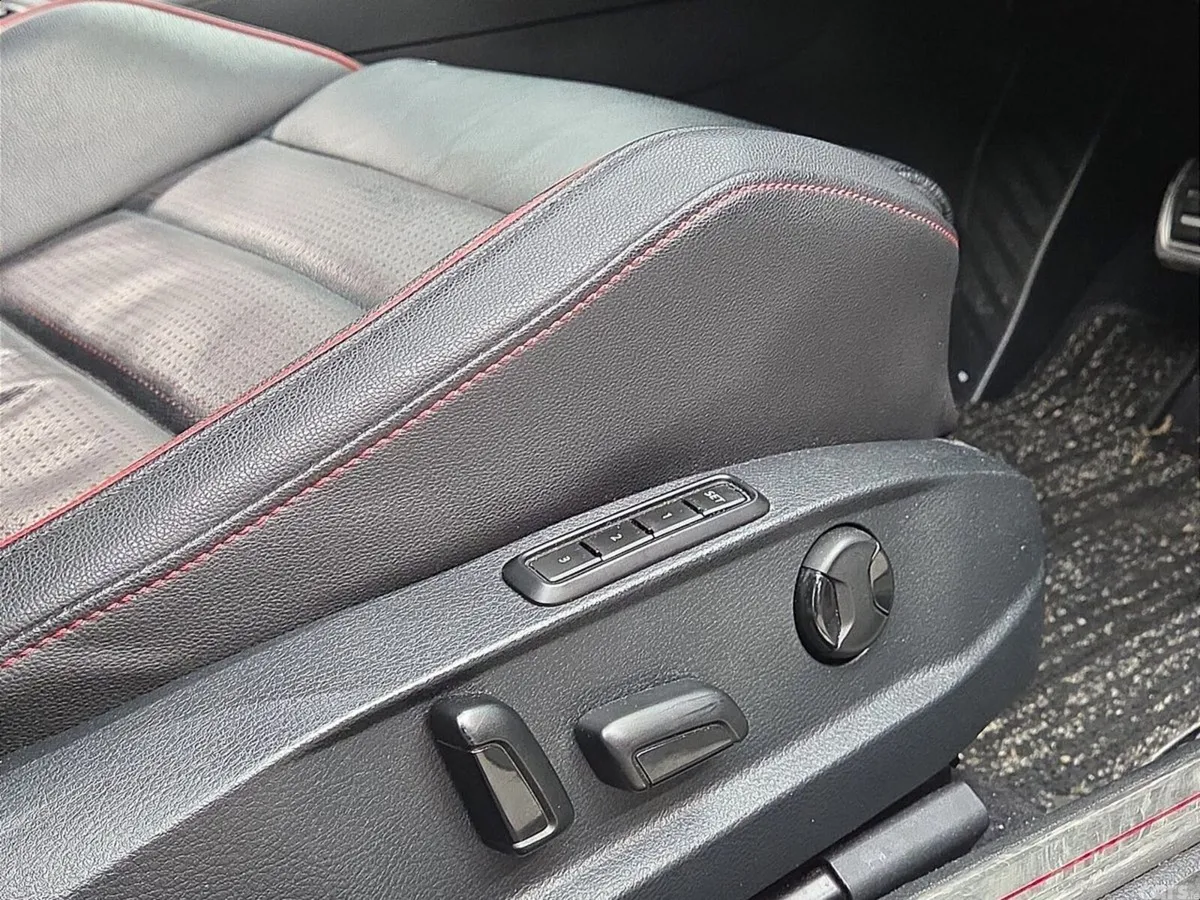 Volkswagen Golf Hatchback, Petrol, 2018, White