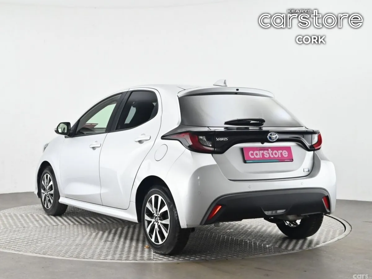 Toyota Yaris Hatchback, Petrol Hybrid, 2021, Silver