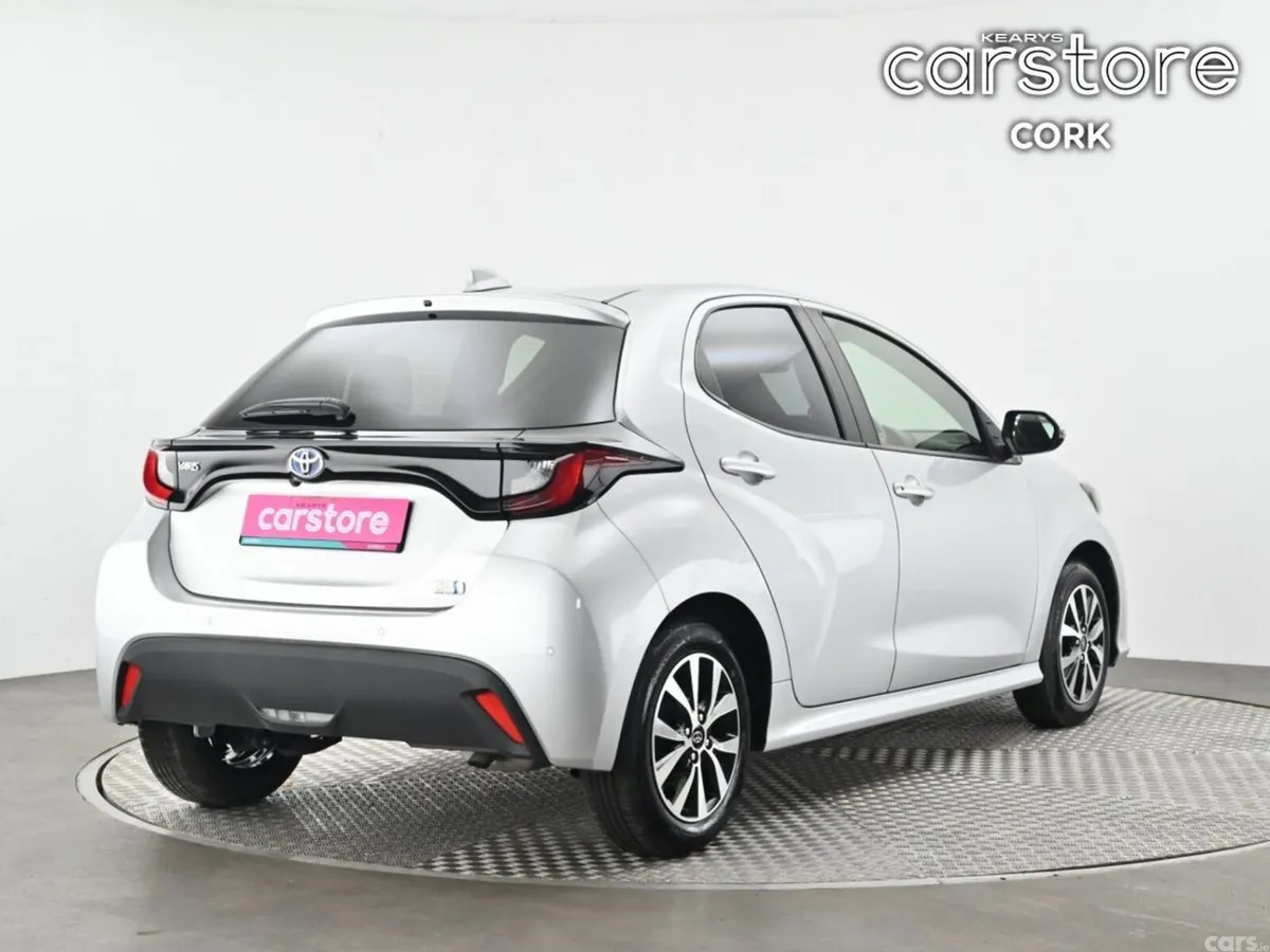 Toyota Yaris Hatchback, Petrol Hybrid, 2021, Silver