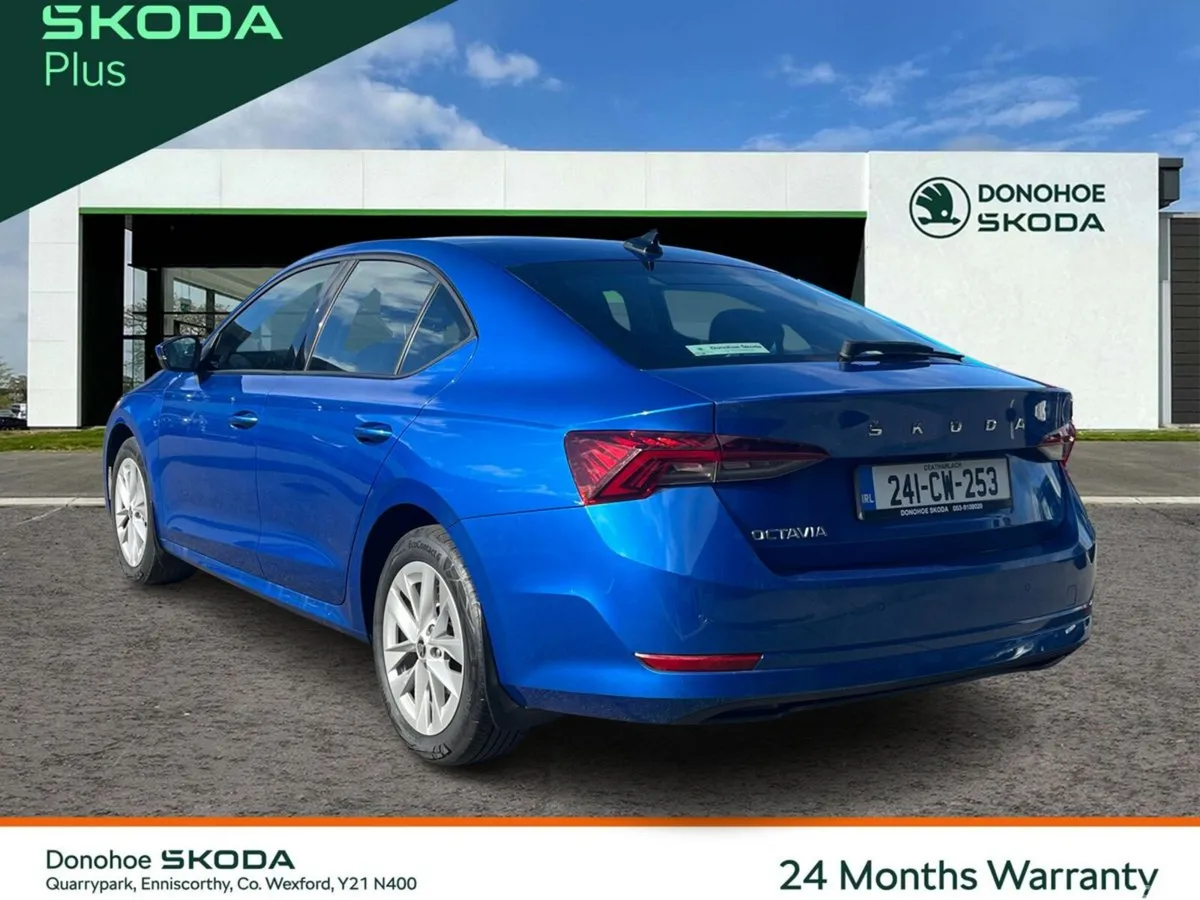 Skoda Octavia Saloon, Petrol, 2024, Blue
