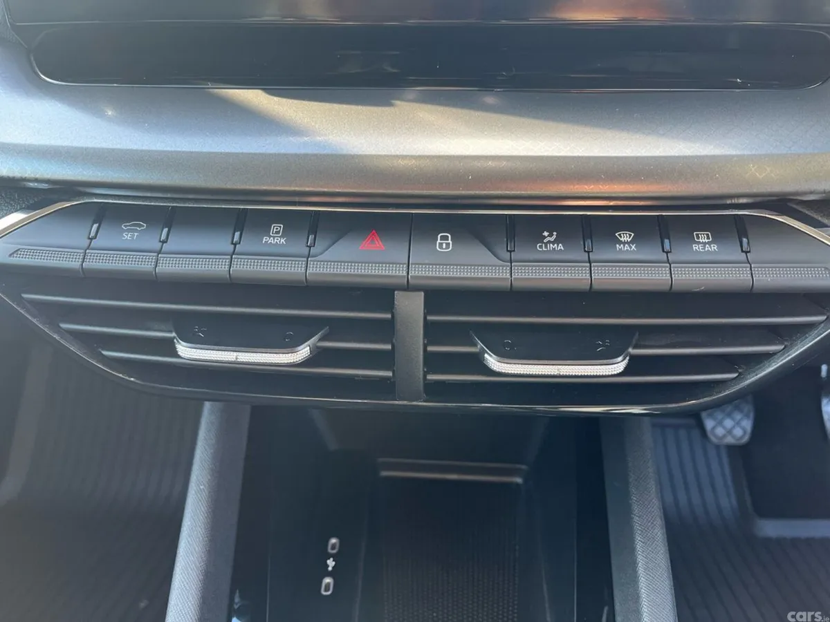 Skoda Octavia Saloon, Petrol, 2024, Blue