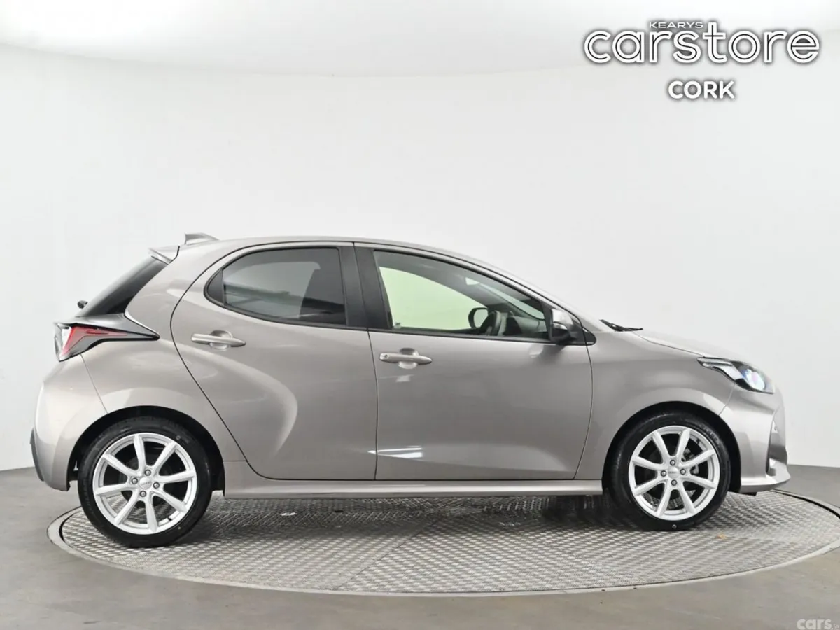 Toyota Yaris Hatchback, Petrol Hybrid, 2022, Brown