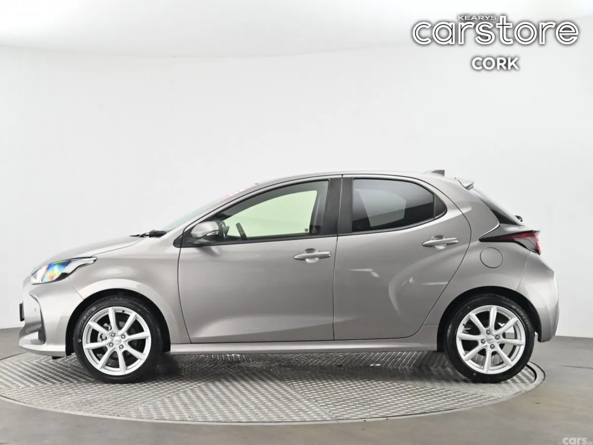 Toyota Yaris Hatchback, Petrol Hybrid, 2022, Brown