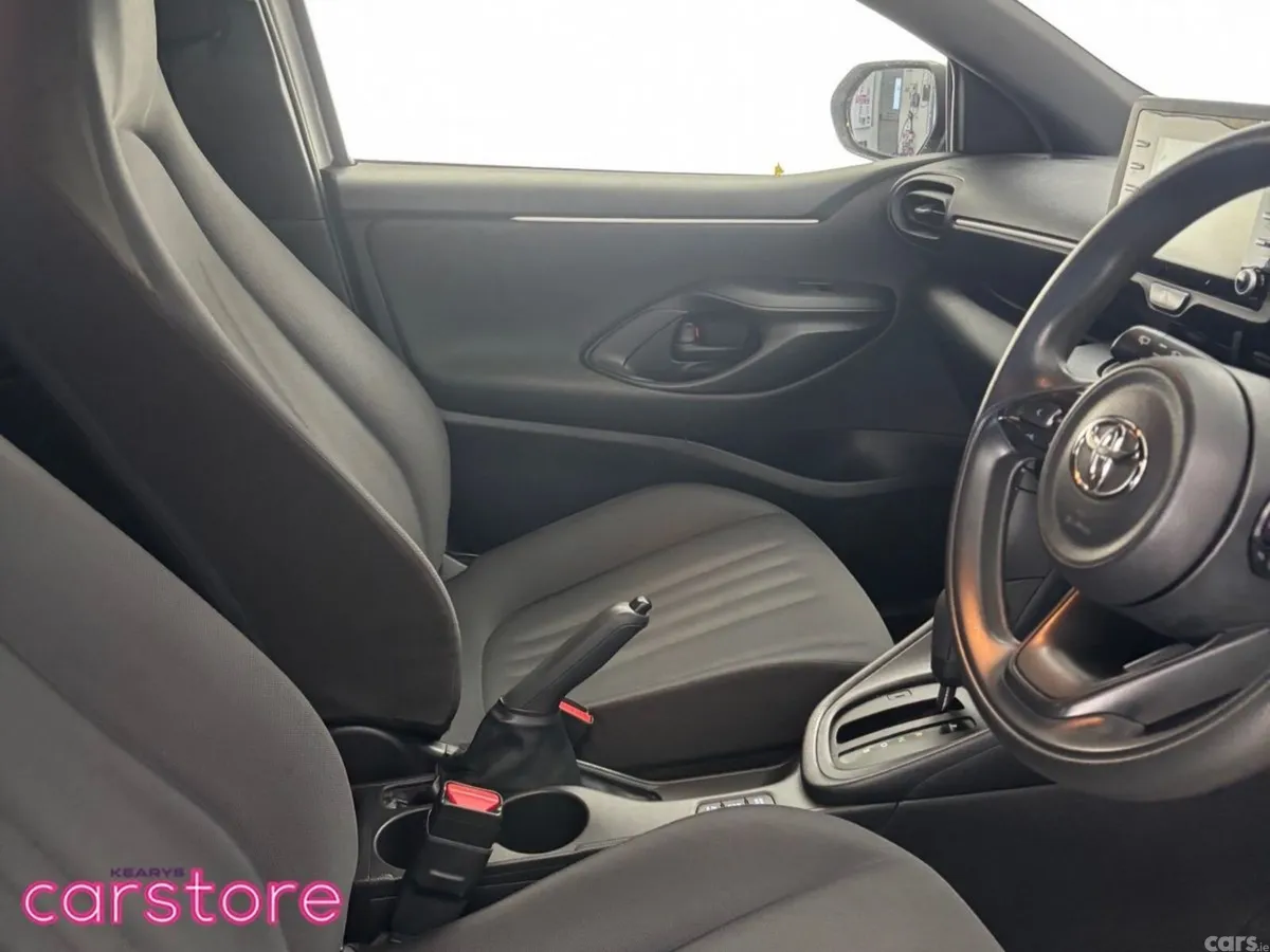 Toyota Yaris Hatchback, Petrol Hybrid, 2021, Silver