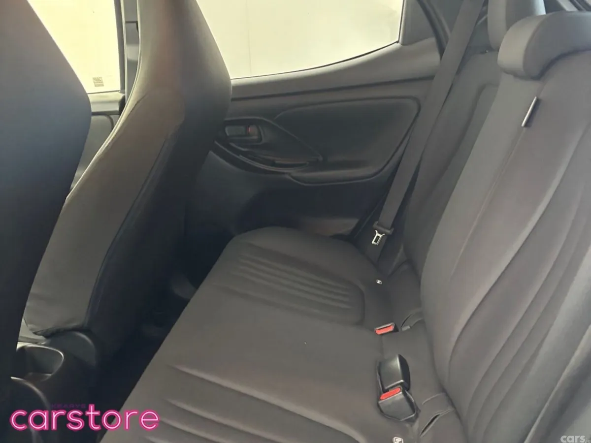 Toyota Yaris Hatchback, Petrol Hybrid, 2021, Silver