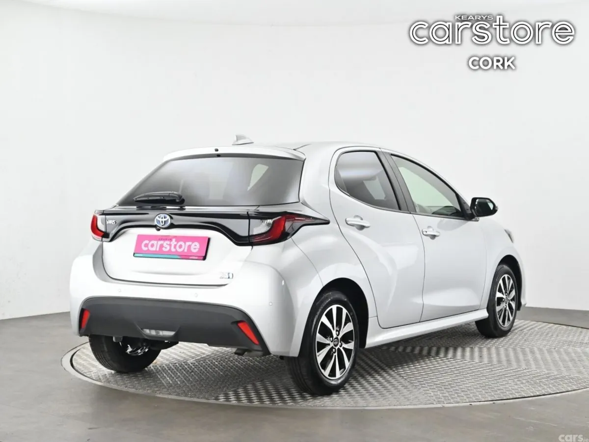 Toyota Yaris Hatchback, Petrol Hybrid, 2023, Silver
