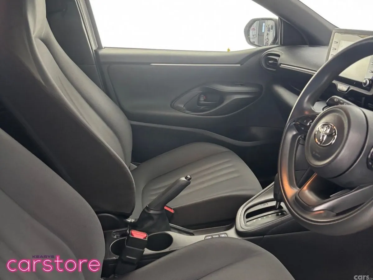 Toyota Yaris Hatchback, Petrol Hybrid, 2023, Silver