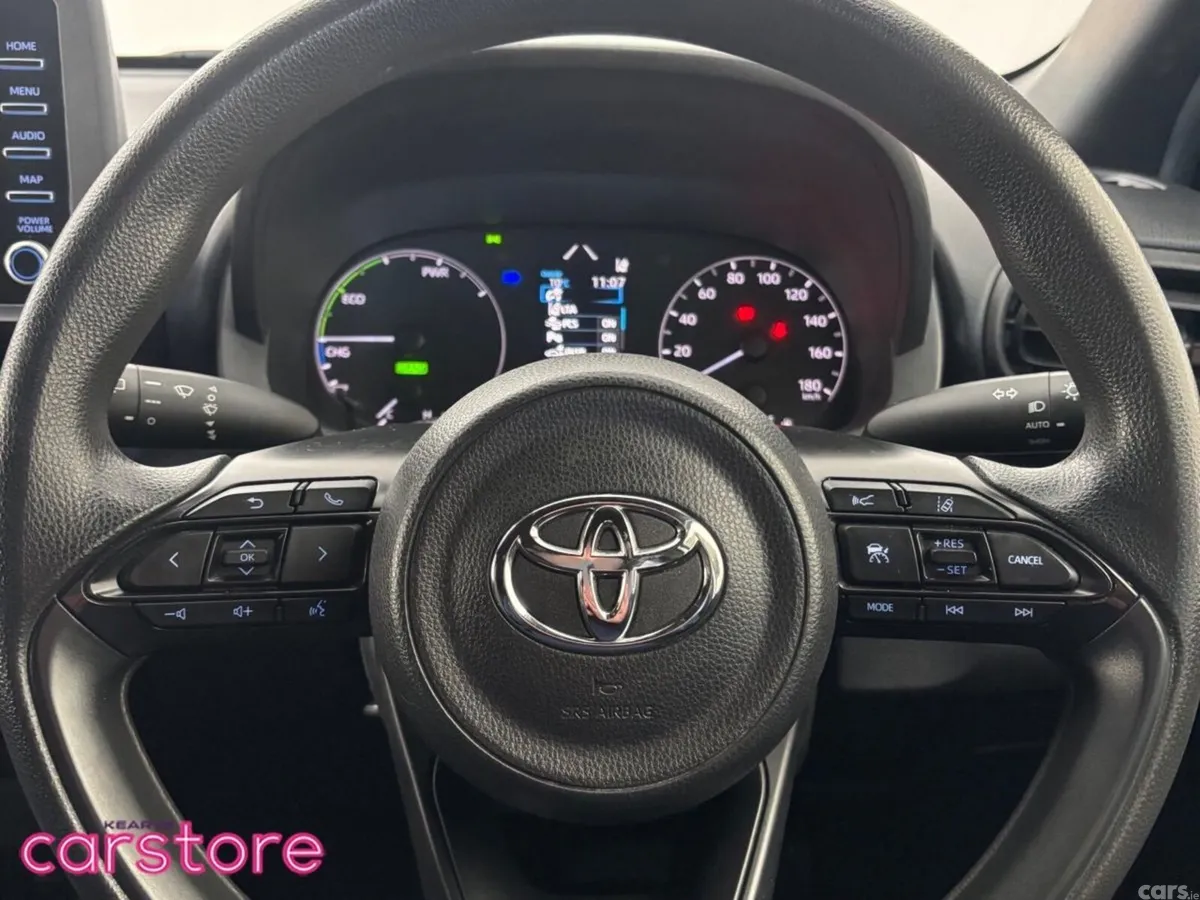 Toyota Yaris Hatchback, Petrol Hybrid, 2021, Silver