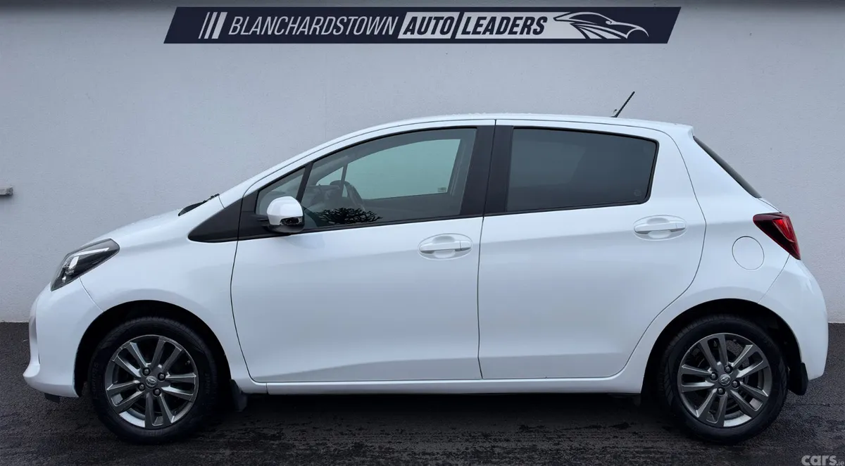 Toyota Yaris Hatchback, Petrol, 2016, White
