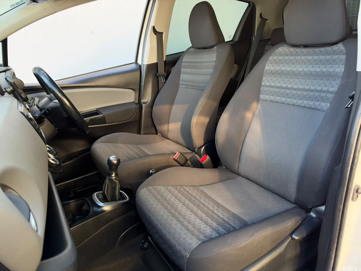 Toyota Yaris Hatchback, Petrol, 2016, White