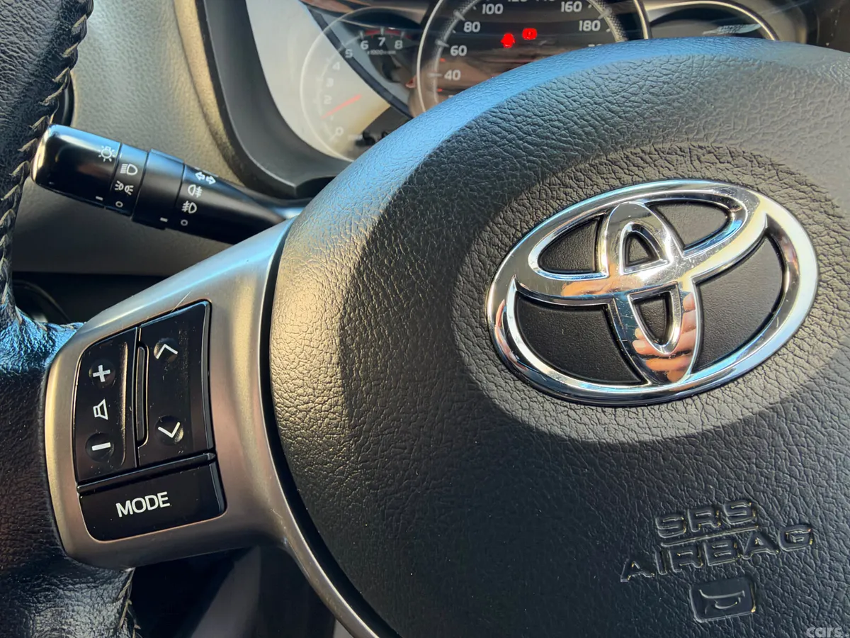 Toyota Yaris Hatchback, Petrol, 2016, White