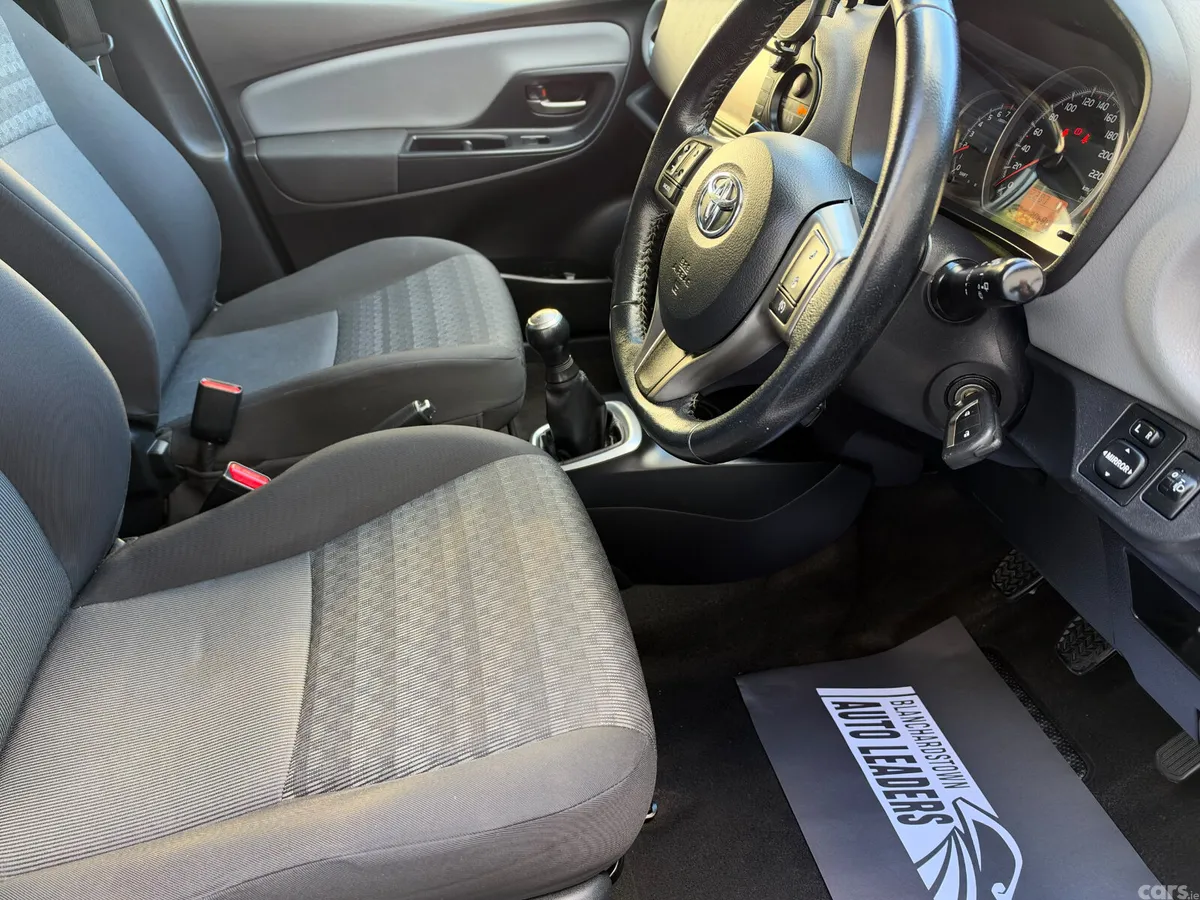 Toyota Yaris Hatchback, Petrol, 2016, White