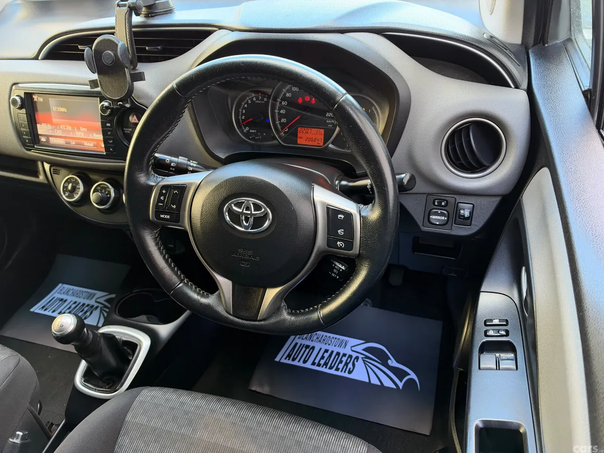 Toyota Yaris Hatchback, Petrol, 2016, White