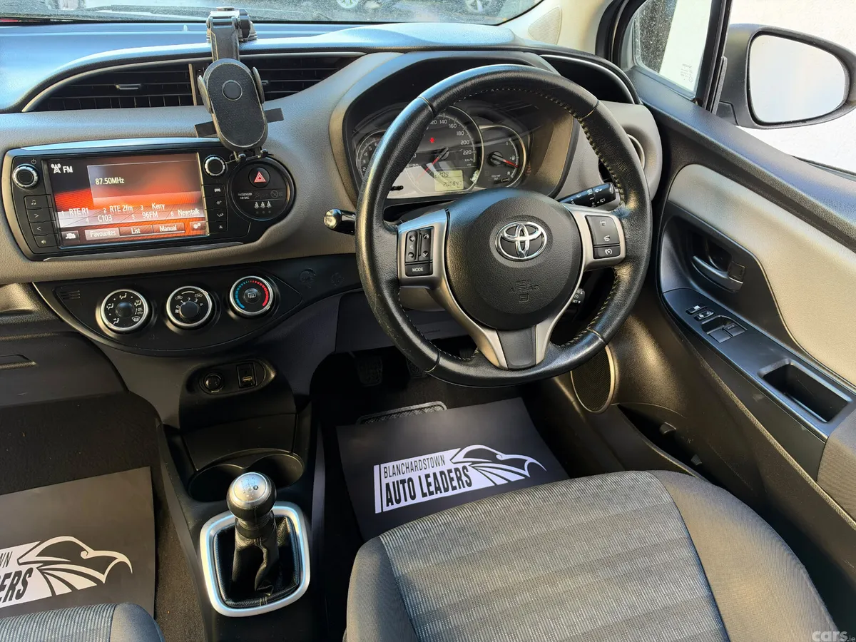 Toyota Yaris Hatchback, Petrol, 2016, White