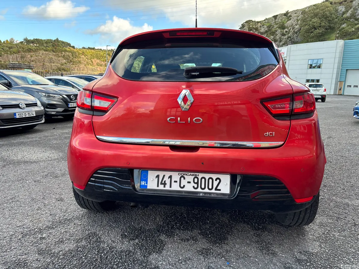 Renault Clio Hatchback, Diesel, 2014, Red