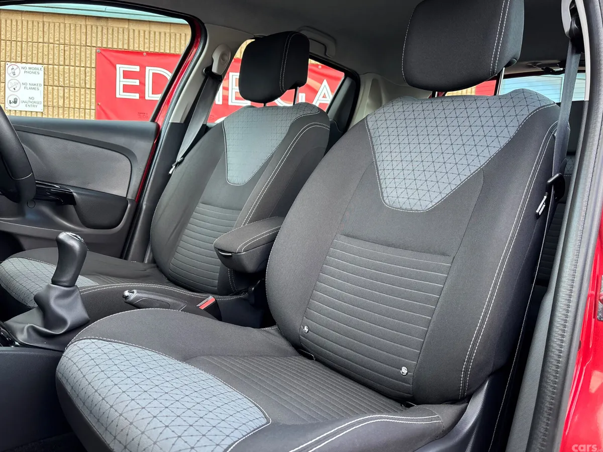 Renault Clio Hatchback, Diesel, 2014, Red