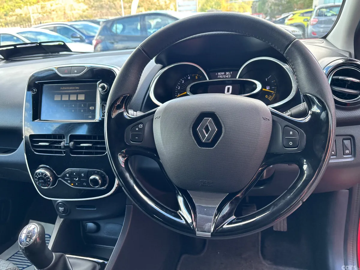 Renault Clio Hatchback, Diesel, 2014, Red