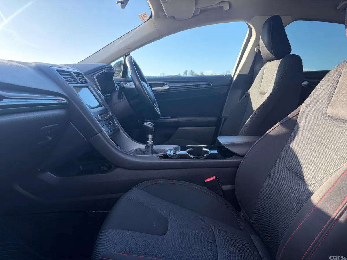Ford Mondeo Hatchback, Diesel, 2017, Grey
