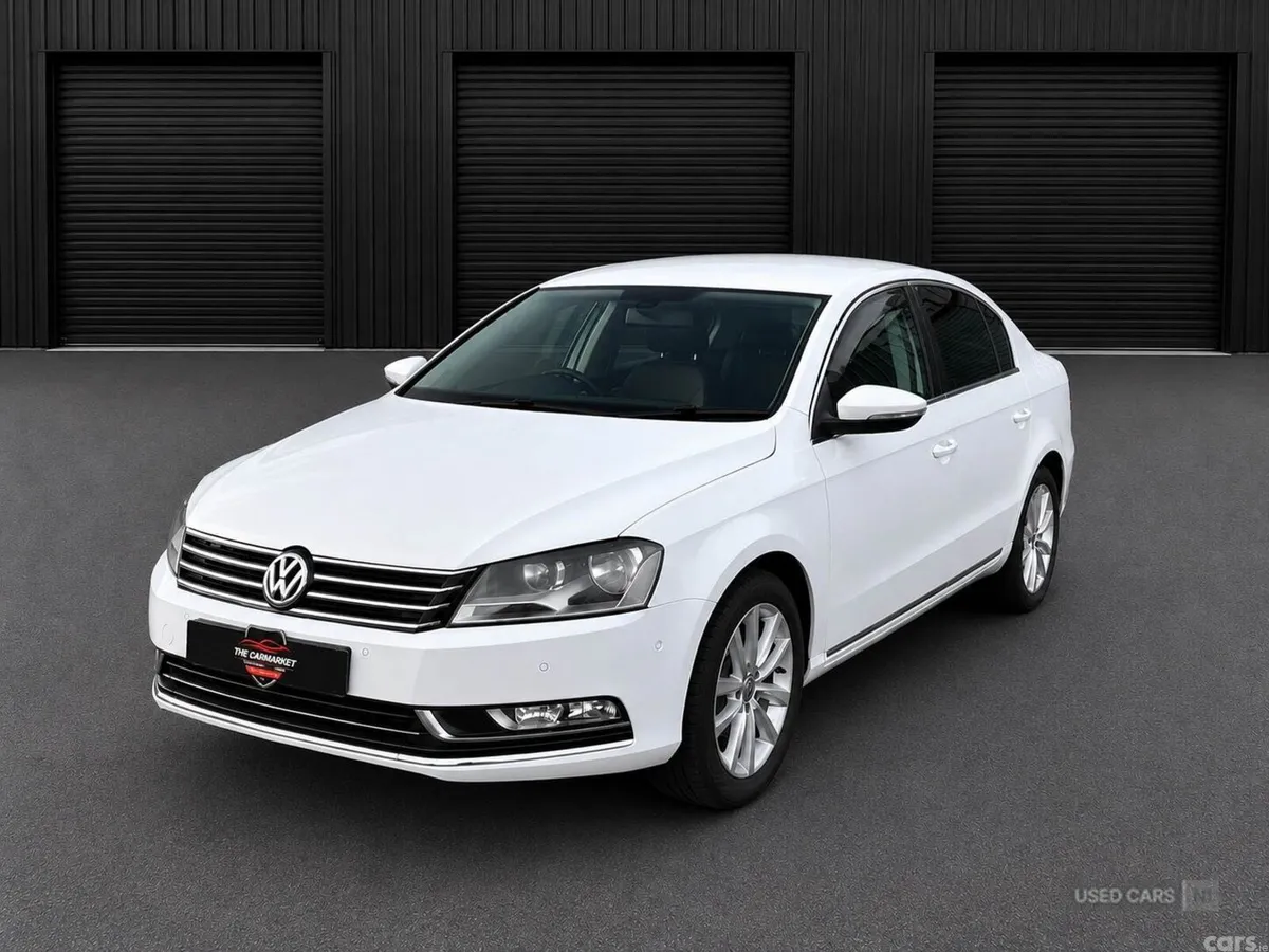 Volkswagen Passat , Petrol, 2013, White