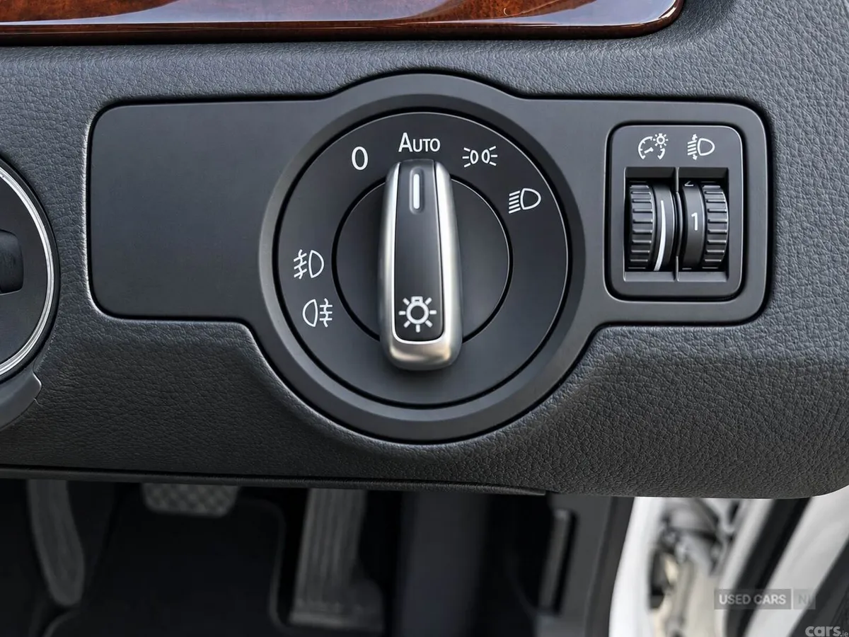 Volkswagen Passat , Petrol, 2013, White